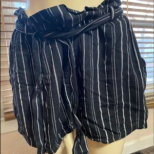Hollister black with white lines short